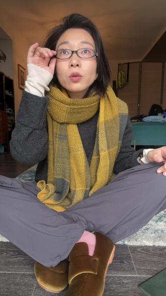 34岁,该如何与白发自处? 渐变式挑染是个不错的方法,但更多的还是如何看待衰老这个问题。想听听大家的看法。
#白发 #中女 #三十几岁