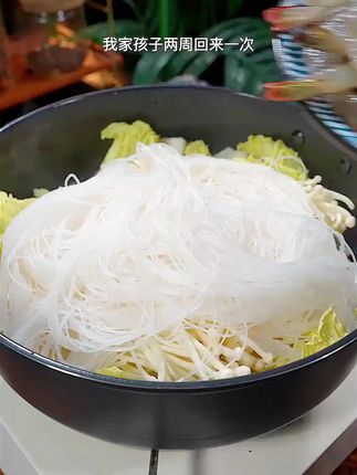 就这个蒜蓉粉丝虾真的没有人能拒绝得了它的美味,真的太香太好吃了,每次做这个菜全家人都抢着吃 #蒜蓉粉丝虾 #蒜蓉酱 #户外美食热潮