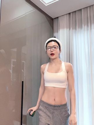 每天记得涂紧致霜,涂上按摩吸收就可以#紧致霜 #好物推荐🔥 #女人