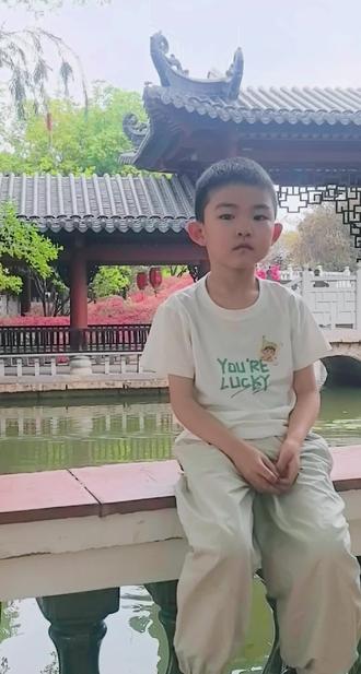 天快黑了光线不好,背唐·王昌龄的三首诗:《采莲曲》《芙蓉楼送辛渐》和《出塞》#中华好诗词#小学古诗词