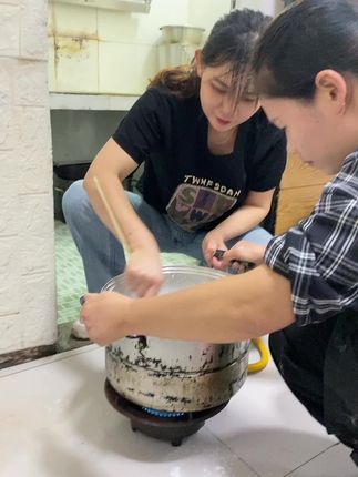 我最得意的徒弟勤勤恳恳，吃苦耐劳，简单朴实，为家庭为孩子为自己的能有更美好的未来生活而付出努力值得被爱！加我！#生活不会辜负每一个努力的人 #记录平凡生活 #纯手工制作美食 #同城美食