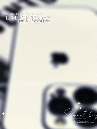 姐妹们,我终于找到一款适合冬天使用的手机壳了!它是这种奶乎乎的白色皮质背板,拿在手上超级舒服,而且它还自带镜头膜,能很好的保护我们的摄像头不被刮花。我真的太喜欢这个壳子了,简约又大气,简直不要太百搭!你们赶紧去入手一个吧,错过就再也找不到了!#强烈推荐 #原创视频 #创意手机壳 #防摔手机壳 #iphone手机壳