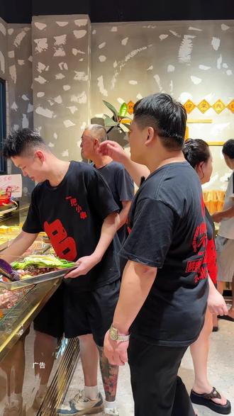 在双拥街地铁口,新开的一把小串,烧烤真好吃!新店开业68代100很划算!#烧烤 #撸串儿约起来 #烟火气小店 #新店开业 #520约会美食