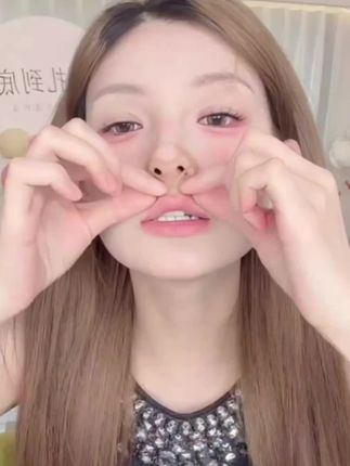 #小哑铃鼻翼贴 每晚睡前贴一下,什么大蒜鼻,宽鼻翼都能变窄,无痛变美真的绝绝子!#鼻翼缩小 #鼻翼贴 #变美小技巧#创作灵感