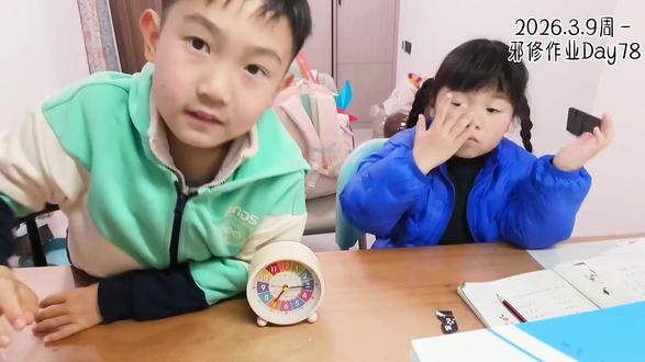 今天视频有点长,因为戏真的太多啦!
难怪哥哥效率慢,原来都在默默帮妹妹~
今日小学数学思维题分享:
很多难题,画个线段图就秒懂!
小朋友们一定要学会画线段图哦✨
#随变一拍都很夯 #被逼疯的家长 #写作业写疯了 #真实生活分享计划