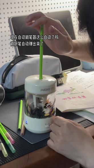现在的自动削笔器这么自动了吗 削好的笔自动弹出来#削笔器推荐 #自动削笔器 #小学生文具 #文具安利 #迪士尼