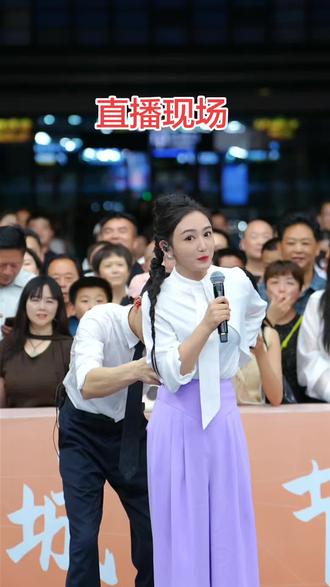 索图大舞台有梦你就来 杨雯梓助力 @索图 #索图的精彩瞬间 15s' 2026.5.25标记#群众大舞台有才你就来 #艺术节现场感染力太强了 #打call #快来围观