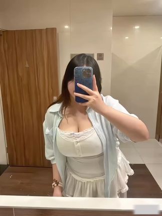 桂林米米粉粉 #女大学生 #好身材好气质 #对镜拍