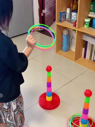 才几块钱就能薅到早教中心必备的套圈玩具!#套圈圈游戏 可以很好提升孩子的手眼协调能力和专注力,适合亲子互动,比玩手机看电视强多了 #专注力培养 #亲子互动 #益智玩具
