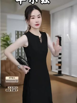 百搭显瘦“华尔兹”赫本风无袖V领法式小黑裙气质无袖背心长裙 外搭单穿都很好看 #显瘦连衣裙 #优雅气质 #高端大气#秋冬穿搭 #早秋穿搭