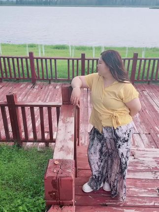 浅浅喜 淡淡爱, 深深懂得,淡淡释怀 #水边倩影 #温柔的周周