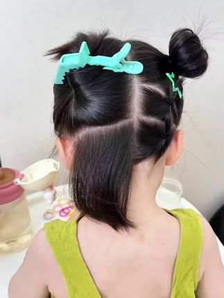 给女儿扎头发手忙脚乱的,快安排这个分区夹小帮手,手残党也能扎出美美的发型,女儿扎发必备,必要入#儿童编发教程 #发饰发夹 #儿童编发 #分区夹