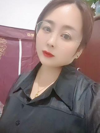 任何关系懂得服软，轮流低头，就不会走散，哪里有天生般配的人，只不过是一个懂得包容迁就，一个知道适可而止罢了…
