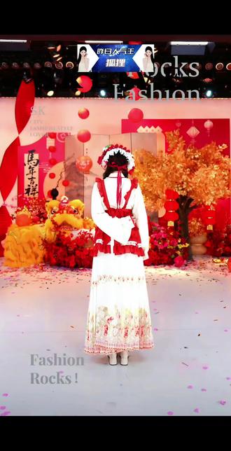 接下来的日子 像烟花一样灿烂#sk狐狸 #sk017 #童福音 #小红裙 #新年快乐