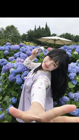 存一些无尽夏绣球花氛围感拍照姿势📸 #我的日常 #无尽夏 #绣球花拍照 #拍照姿势 #生命力