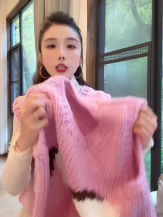 秋冬新款可叠穿小马图案重工手打毛衣马甲背心女#毛衣马甲#马甲背心#秋冬新款