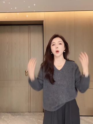 羊绒拉毛毛衣秋季新款高级氛围感显瘦V领百搭毛衣 #女装穿搭 #每日穿搭 #每日穿搭
