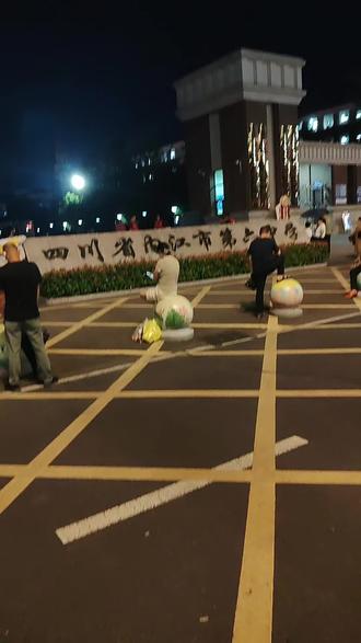 星期六都有这么多学子自愿上自习!这些些娃儿下了功夫的哟