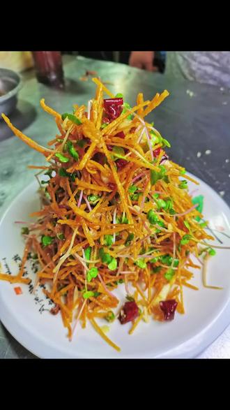 萝卜苗拌馓子 喜欢点赞 收藏