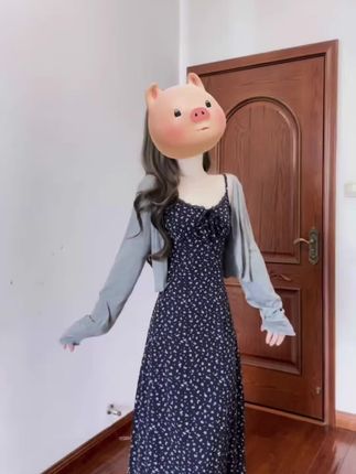 长款碎花裙搭配灰色开衫!太美啦!!!#今日穿搭 #温柔风穿搭 #显高显瘦 #今天穿什么 #出游穿搭