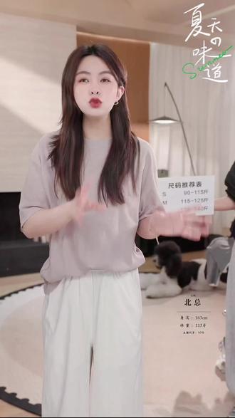 #【北总严选】帕迪恩高捻棉多色百搭纯色圆领短袖T恤衫#这T恤挺实穿的,高捻棉摸着软乎,上身不扎。颜色干净,搭配啥都行,日常通勤随便一搭就出门了。性价比不错,百搭款值得入 👌 👌 摸过就知道!这高捻棉软到不想脱~😌 颜色干净不挑人,通勤随便搭都好看!
