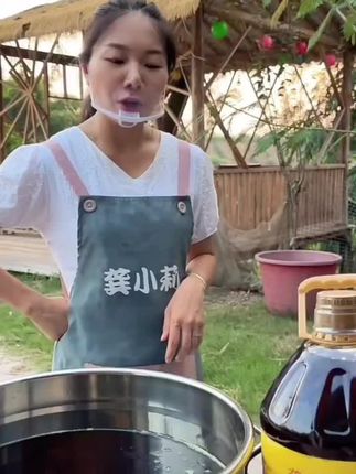 小莉农家菜籽油放心吃,不添加不勾兑,给大家保证是纯菜籽油,营养又健康