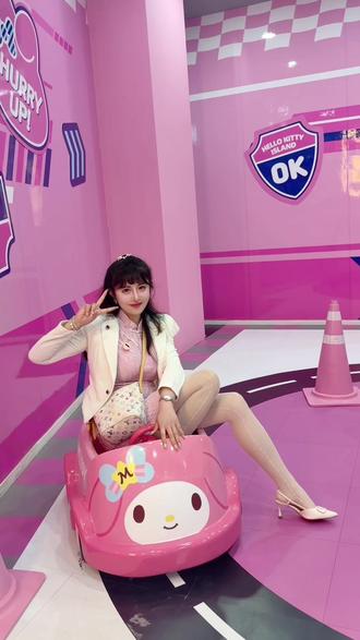 Hello kitty没有女孩子不爱吧! #hellokitty #济州岛 #没有女孩子不爱kitty猫 #我的青春 #韩国出游记 @抖音小助手