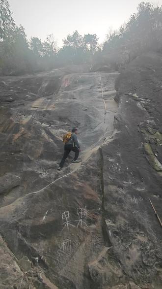 #户外徒步爬山 壁山新六峰,刺激又好玩的新路线,值得打卡#户外运动爱好者 #危险动作请勿模仿