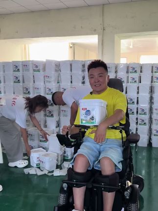 今天皂粉爆单了 只有好的产品才会有后续源源不断地回购 需要的朋友们可以直接拍 机洗神器 用于各种难洗的衣服 大件的 床单被罩沙发罩 清洁能力好 去污能力强 低泡沫 易冲洗 易洗去血 汗 油 有效的朋友可以试试有运费险~#天然皂粉