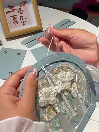 手工diy编织刺绣包包新中式百搭小圆包材料包斜跨包单肩手提复古#刺绣包包@DOU+小助手 @DOU+好生意