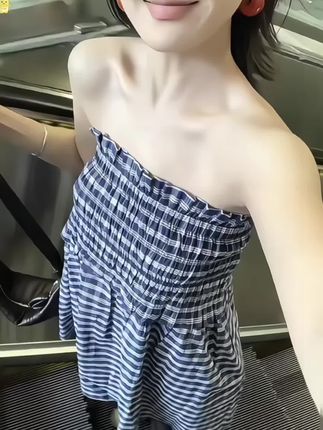 姐妹们~夏天穿吊带一字肩露出内衣很尴尬,试试这款无肩带内衣,隐形又自然,小熊秒变s型,怎么跳都不会掉!#无肩带内衣#开春搭配 #辣妹穿搭