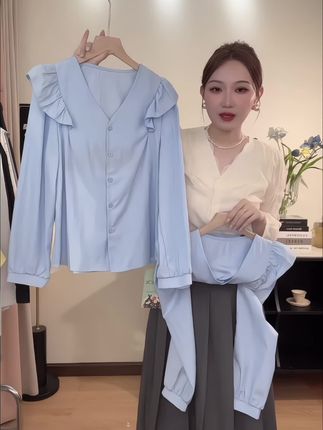 今年流行的漂亮小衫轻奢高级感法式小众绝美蓝色长袖衬衫女早秋款 #女装 #今日穿搭 #穿出高级感 #夏季穿搭#高级感穿搭