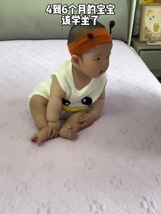四到六个月是宝宝学坐的关键期,给宝宝安排了这个充气#学座椅,每天坐一会锻炼背部肌肉,可以折叠收纳不占空间,还好清洗#母婴好物 #宝宝学坐#宝妈带娃解放双手#带娃好物