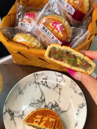 试吃2块 【净重2斤】老五仁月饼广式月饼传统皮薄馅足中秋糕点零食#广式月饼 #月饼 #老式五仁月饼 #传统月饼 #中秋糕点