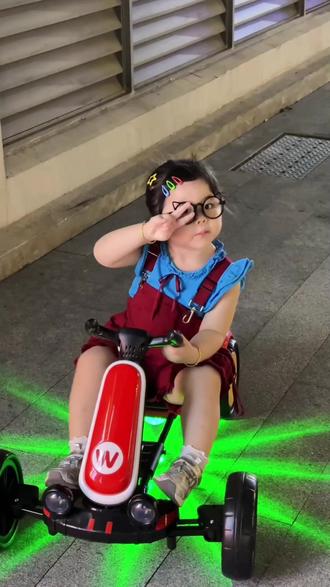 老公嫌买玩具浪费? 这款亲子卡丁车折叠不占地,承重稳当,娃和爸都爱~