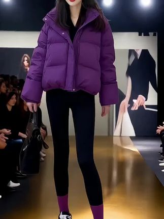 “小个子姐妹冬天怕穿得臃肿又没范儿! “小个子姐妹冬天怕穿得臃肿又没范儿?这件2025冬装新款紫色连帽棉服绝了!面包服版型蓬松又显瘦,小个子穿也能轻松驾驭~连帽设计休闲又减龄,加厚面料保暖性拉满,冬天出门再也不怕冻手冻脚。紫色巨显白,随便搭条黑裤子和运动鞋,时尚休闲感直接拉满,日常出街、通勤都合适。今年冬天就靠它,保暖又时髦,小个子也能穿出大气场!#2025冬装新款棉服 #小个子紫色连帽棉服 #面包服女 #冬季保暖穿搭 #小个子冬季穿搭@DOU+小助手 @DOU+好生意 @生活服务热点中心