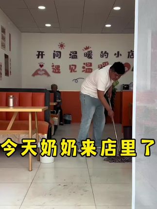 干家务里最喜欢的就是刷鞋,别管多脏的鞋子都刷的白白净净,可少不了这个清洁膏的帮忙,真的是嘎嘎好用,不管是洗衣服还是卫具厨具都能用,趁现在有活动买二送一到手三瓶,家里刷鞋必入!#清洁膏 #污渍轻松去除 @抖音小助手@DOU+小助手 @DOU+好生意 #如何清洗小白鞋 #强烈推荐