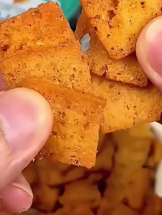 #襄王妃花椒馍片 #零食对我下手了 #追剧必备零食 #好吃到停不下来 #酥酥脆脆 两种口味让你选择,19.9到手6包太划算了!