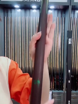 台球高手必备!顺丰包邮还能免费退,这杆必须试试! 今天下午两点开始拍下有运费险了!就是说如果你不喜欢这根杆子,可以直接退回去!#台球器材#台球是一种生活#台球杆#中式八球#仙人又让粉丝来挑战杆法了