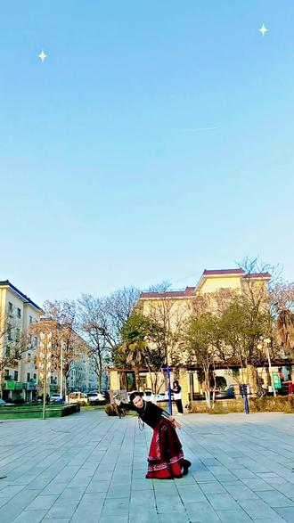 晨练学跳新舞
为何不能相见