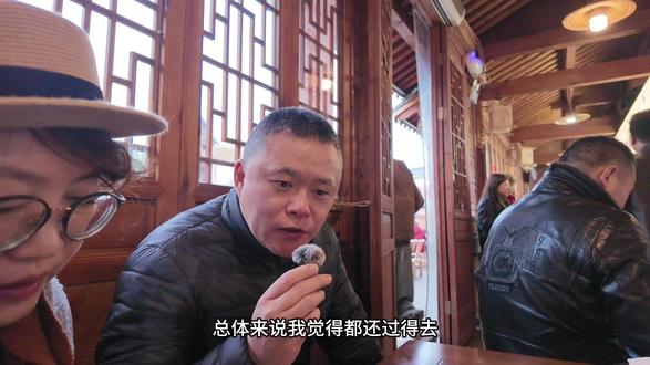 春节vlog🚗带爸妈冲临海糯叽叽碳水天堂! 谁懂啊!临海真的把糯叽叽做到极致🍡
乌饭麻糍裹满松花粉
蛋清羊尾像云朵一样软
256G胃都不够装!
陪爸妈逛吃古城,幸福感爆棚✨
糯叽叽星人速来集合!
#台州 #台州美食 #vlog #春节旅游 #临海