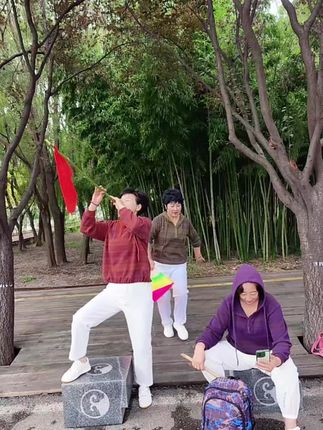 这唢呐要好来怪了,当你的搭档可真憋气😂#快乐姐妹 #周末愉快