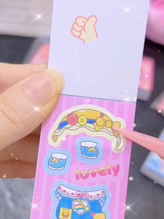 终于收到心心念念的#拉布布豆豆本 我女儿拿到手中再也不撒手#拉布布贴纸 #豆豆本 #无限回购的宝藏单品 #在抖音入手的好东西 @DOU+上热门