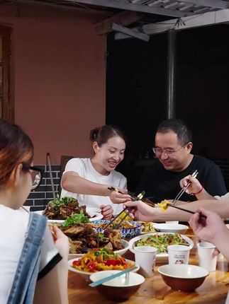 乡妹朱朱早8点361运动鞋服超品日