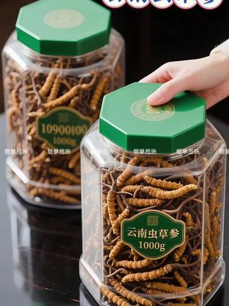 云南虫草参,当季新采的鲜货。只选模样周正的,没经过硫磺熏制,带着山野里的本真气息。人工一颗颗从土里拾出来,个头齐整,掰开时能闻到清润的浓味。用来泡茶、炖汤、泡酒,都各有各的妥帖。#必备好物#云南虫草参 #虫草参鸡汤#我要上热门抖音小助手#看过来