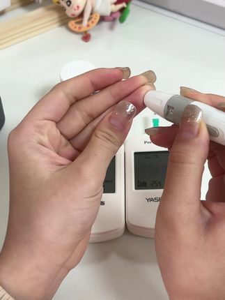 #测糖仪 #雅斯 #高血糖 这款雅斯测糖仪新升级了采血笔,5档调节,每次测血糖都不痛,新升级的试纸,测出来的结果更精准#测血糖#血糖#血糖仪