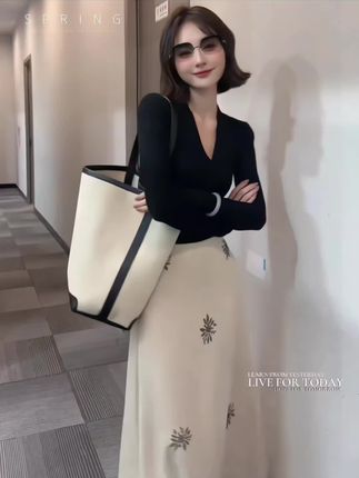 #被秋日氛围感穿搭拿捏了 #小个子初秋显瘦穿搭 #秋日户外就穿琥珀系 #梨形身材穿搭大赏 #早秋秀场抄作业告别路人感