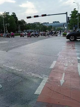 #安全出行 #日常生活 #太不容易了 #看过来 #街头随拍
