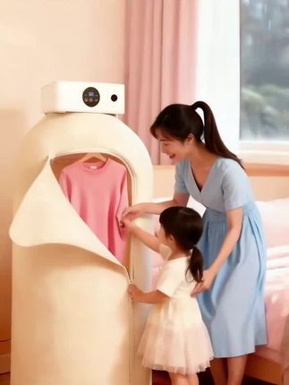 冬天、阴雨天再也不怕衣服湿哒哒!这款便携速干烘衣机简直是居家神器~ 小小身材不占地,往卧室一放,随时烘干宝宝衣物、贴身衣裤,速干又卫生!操作简单,一键开启,再也不用愁阴雨天没干衣穿啦~ #居家好物 #烘衣机 #提升幸福感的家居好物