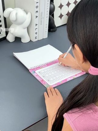 我不会写,给孩子定制了姓名练字帖,每天放学都让孩子练习十分钟,一笔一划按笔顺练习,从单字笔顺到全名,不知不觉中写的越来越好了。#儿童练字贴